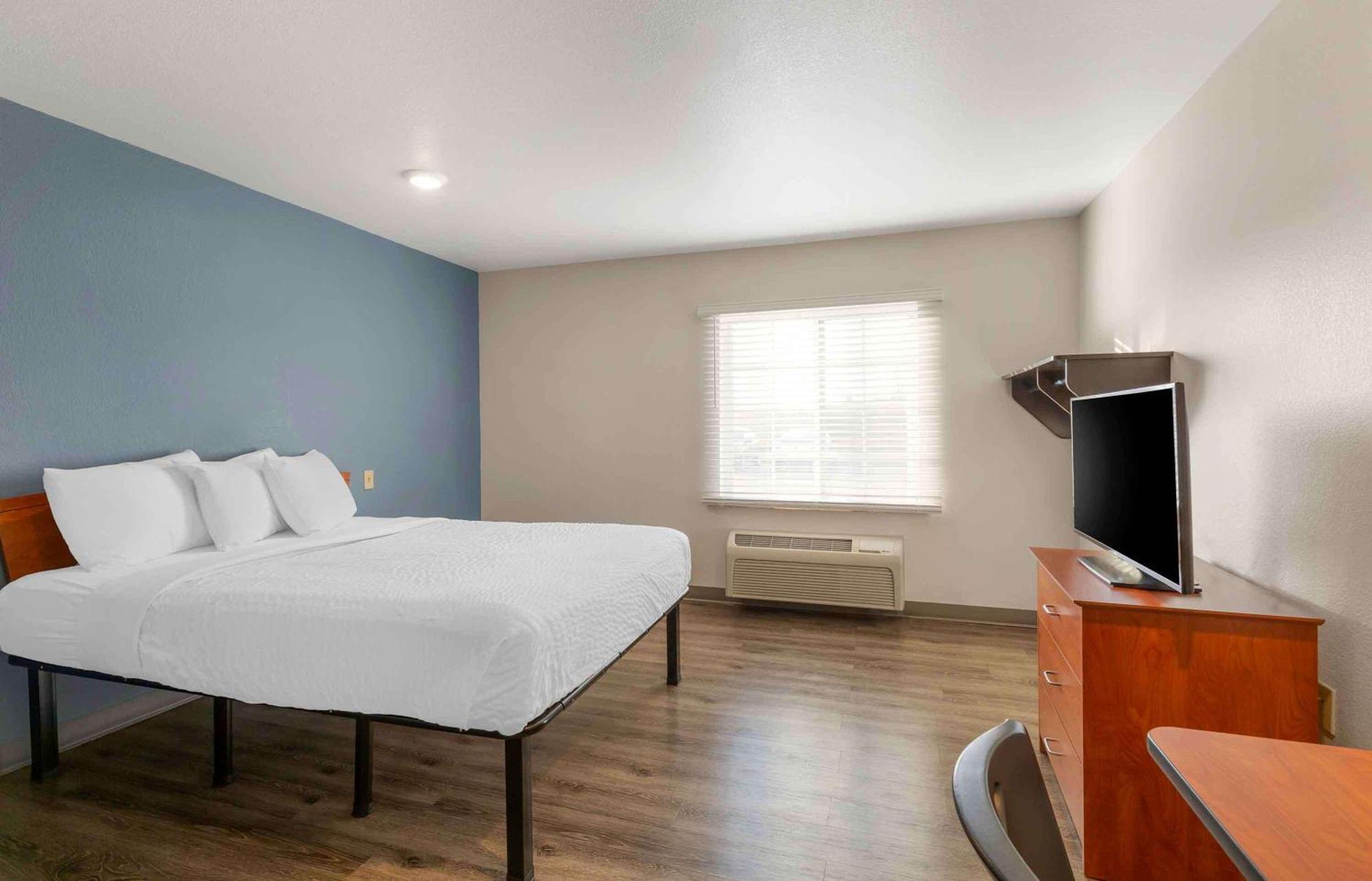 Extended Stay America Select Suites - Cleveland - Airport Exterior photo