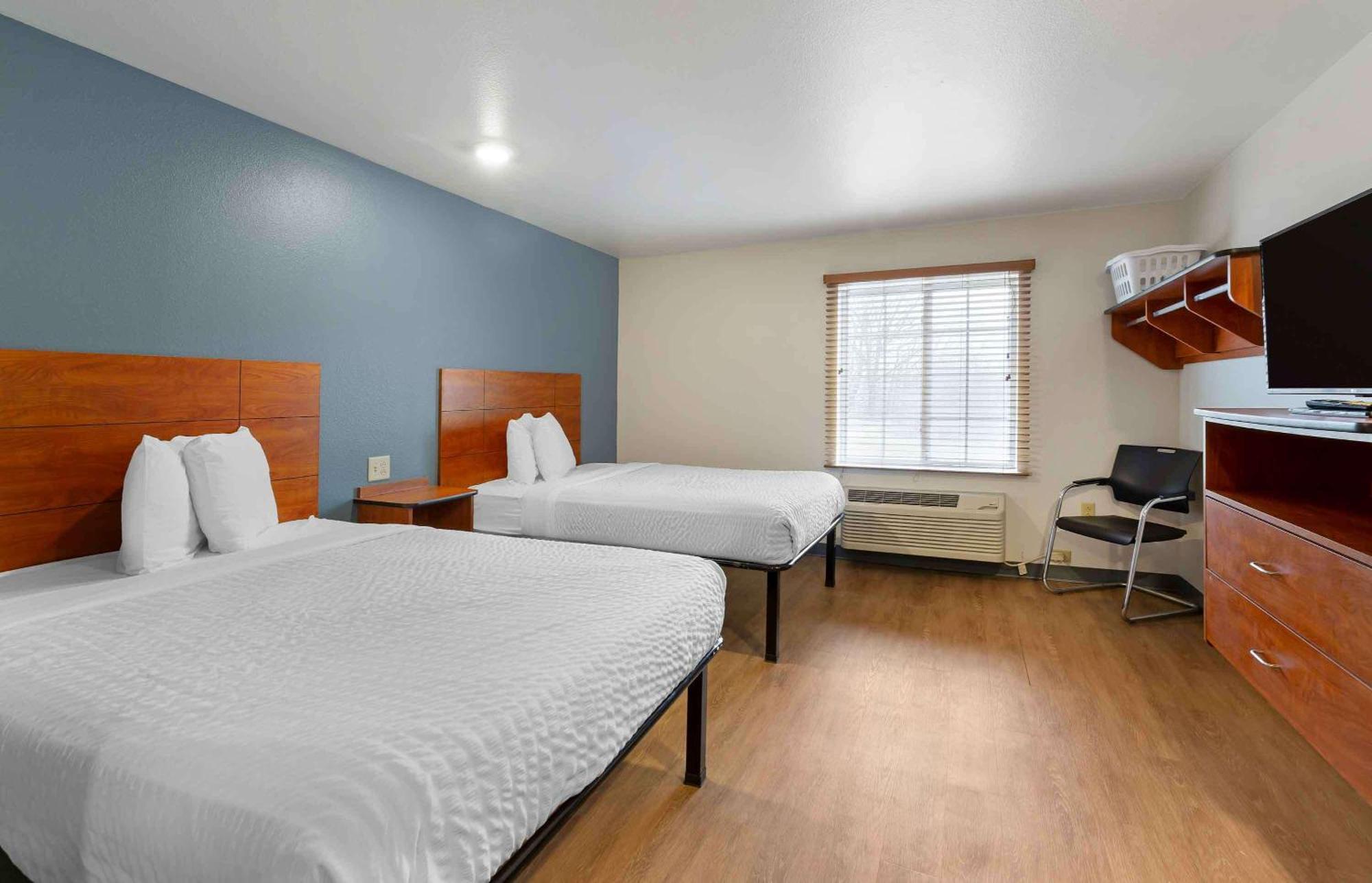 Extended Stay America Select Suites - Cleveland - Airport Exterior photo